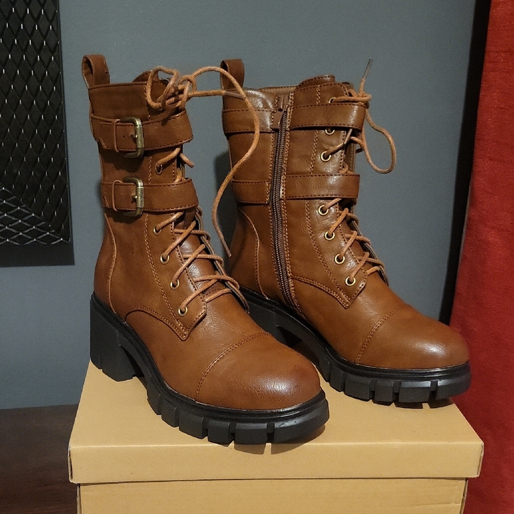 Chunky Lug Sole Lace-Up Combat Boots - Brown